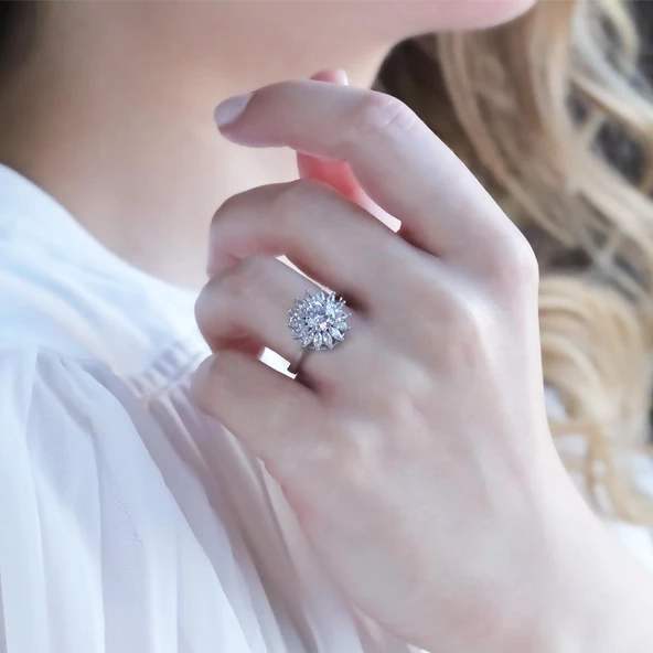Starlight Diamond Çiçek Gümüş Yüzük ürün görseli 1