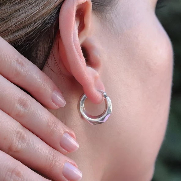 Piramit Halka Gümüş Küpe ürün görseli 1