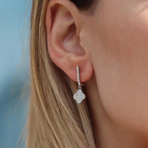 İkonik Alhmbra Yoncası Sedefli Gümüş Küpe - Resim 3