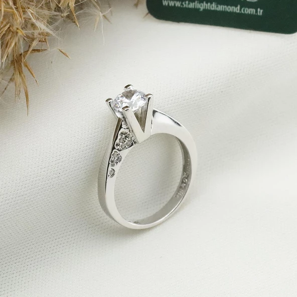 Starlight Diamond Yanı Kalp Taşlı Tek Taş Gümüş Yüzük - Resim 2