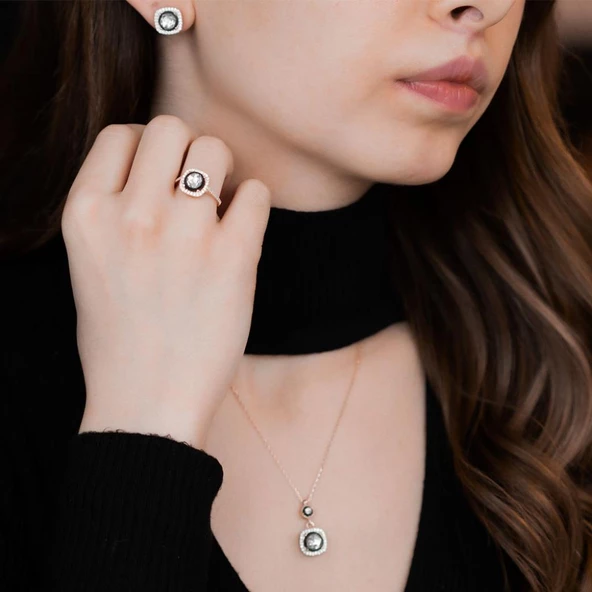 Çerçeve İçinde Elmas Montür Takım ürün görseli