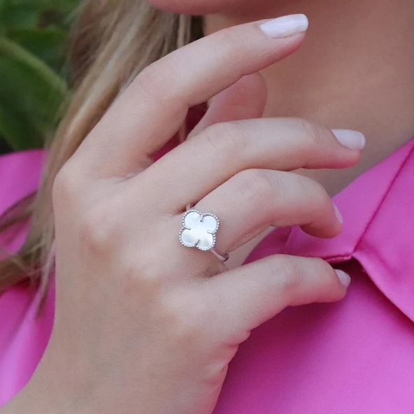 İkonik Alhambra Sedef Taşlı Gümüş Yüzük - Resim 3