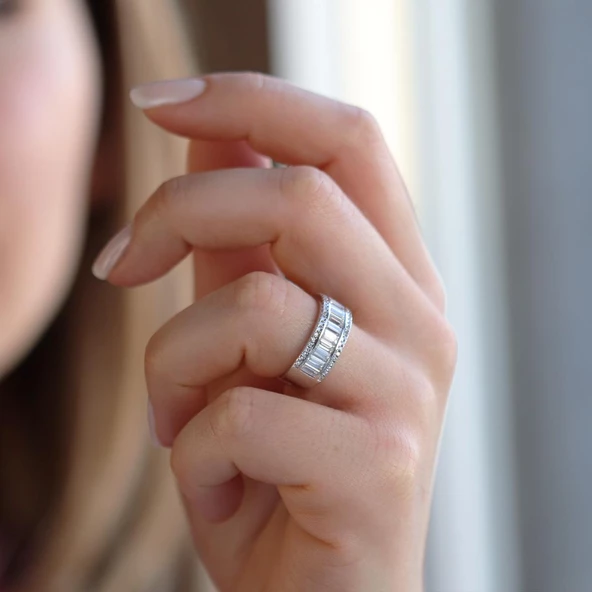 Baget Kesim Kenarları Mikro Taşlı Yarımtur Sky Diamond Yüzük - Resim 3