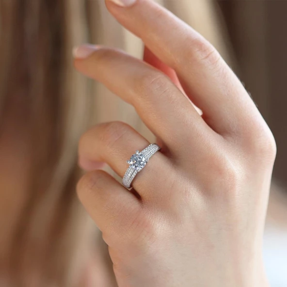 Üç Sıra Taşlı Stalight Diamond Gümüş Yüzük - Resim 3