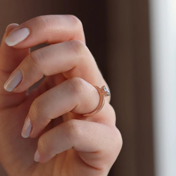 Round Kesim V Montür Rose Gold Sky Diamond Yüzük - Resim 4