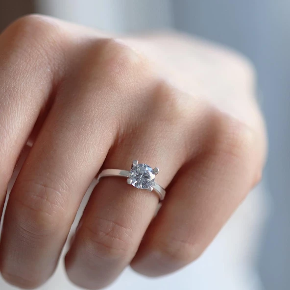 V Montür 4 Tırnaklı Starlight Diamond Gümüş Yüzük - Resim 3