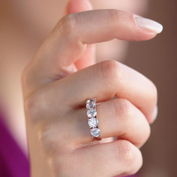 Round Kesim Beştaş Modeli Rose Gold Kaplama Sky Diamond Yüzük - Resim 3