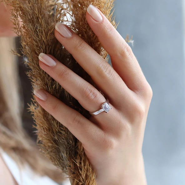 Emerald Kesim Tek Taş Starlight Diamond Gümüş Yüzük ürün görseli 1