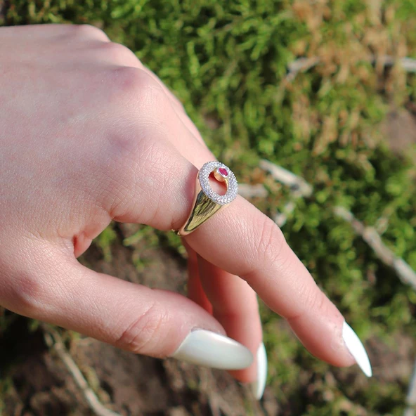 Elips Kırmızı Taşlı Gold Kaplama Gümüş Yüzük ürün görseli 1