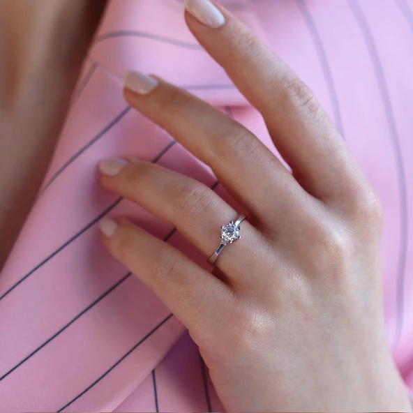 Starlight Diamond 6 Tırnaklı Tek Taş Gümüş Yüzük - Resim 2