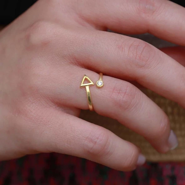 Gold Kaplama Üçgen Zirkon Taşlı Ayarlanabilir Gümüş Yüzük - Resim 2