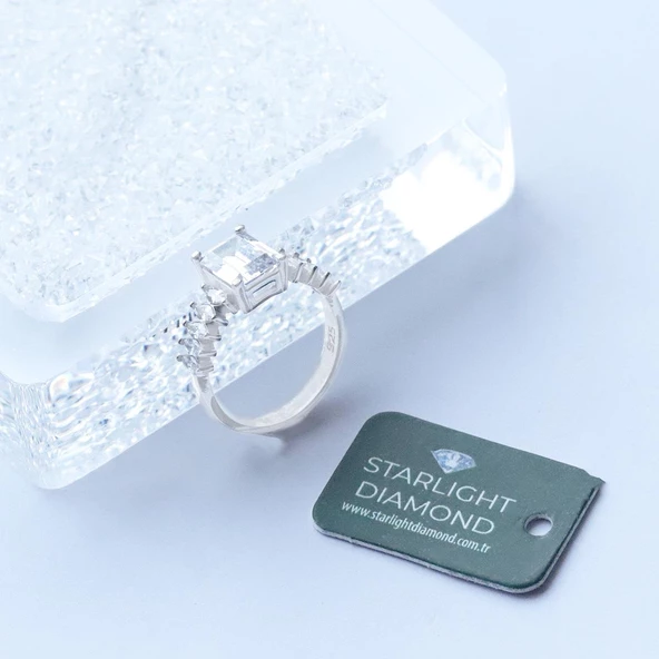 Ortası Baget Taşlı Mini Mekik Modeli Starlight Diamond Gümüş Yüzük - Resim 5
