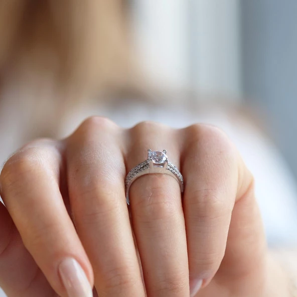 Üç Sıra Taşlı Stalight Diamond Gümüş Yüzük - Resim 4