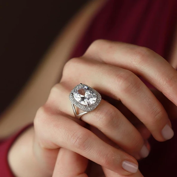 Zirkon Taşlı Model Gümüş Yüzük ürün görseli 1