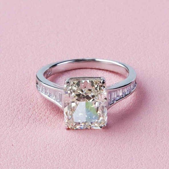 Emerald Kesim Pırlanta Renkli Zirkon Taşlı Gümüş Yüzük - Resim 2