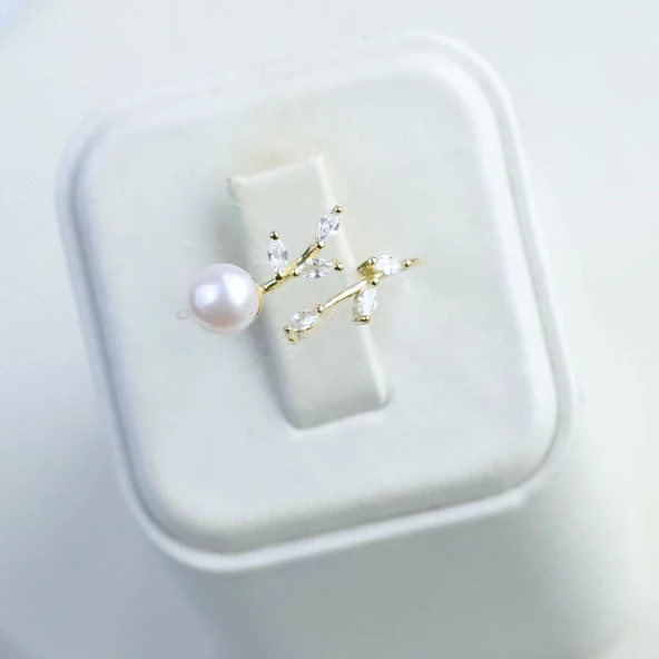 Zirkon Taşlı İnci ve Sarmaşık Minimal 925 Ayar Gümüş Gold Kaplama Yüzük - Resim 2