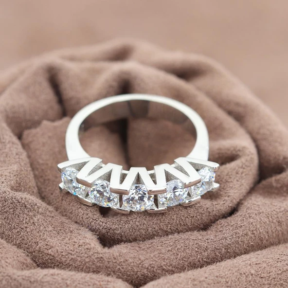 Swarovskı V Model Gümüş Beştaş ürün görseli 1