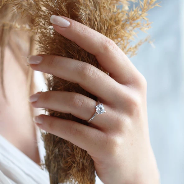 4 Tırnaklı Çapraz Model Tek Taş Starlight Diamond Gümüş Yüzük ürün görseli 1