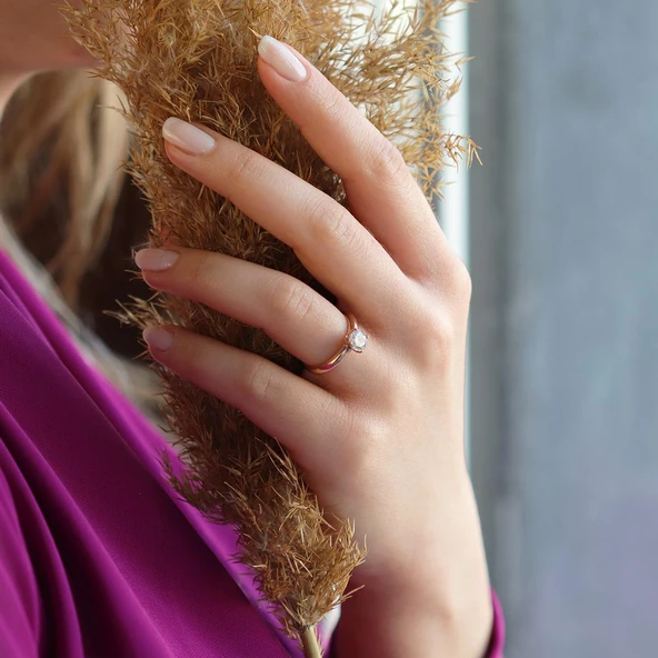 Round Kesim V Montür Rose Gold Sky Diamond Yüzük ürün görseli 1