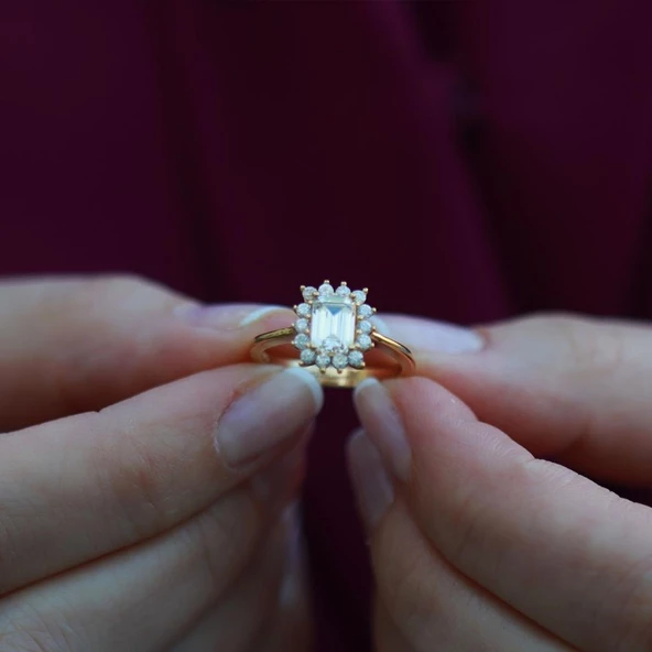 Zümrüt Kesim 1,25 Karat Tek Taş Model Gold Kaplama Sky Diamond Yüzük - Resim 3