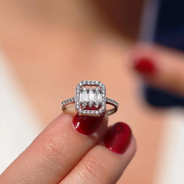 Baget Kesim Rodyum Kaplamalı Gümüş Tek Taş Yüzük ürün görseli 1