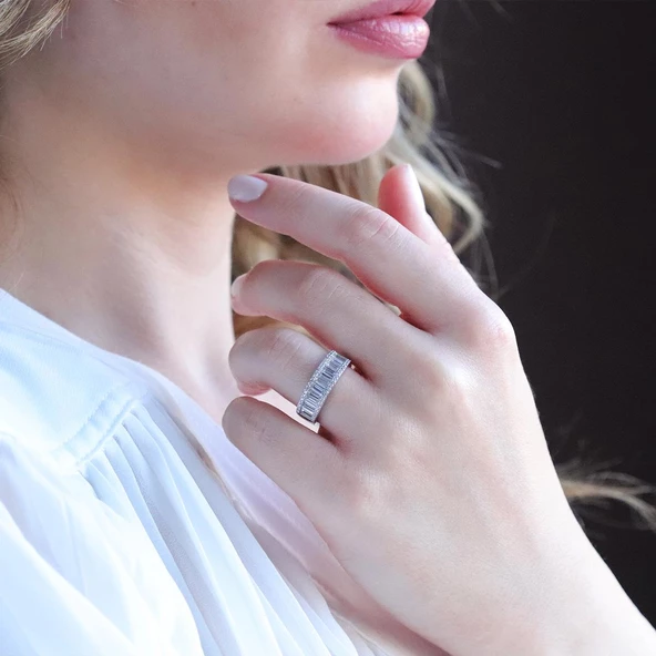 Starlight Diamond Baget Taşlı Yarımtur Gümüş Yüzük ürün görseli 1