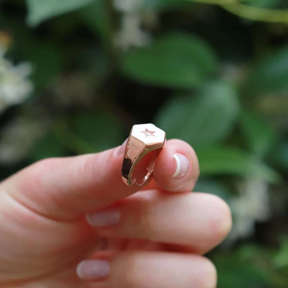 Yıldız Modeli Beyaz Mine İşli Rose Gold Kaplama Ayarlanabilir Gümüş Yüzük - Resim 3
