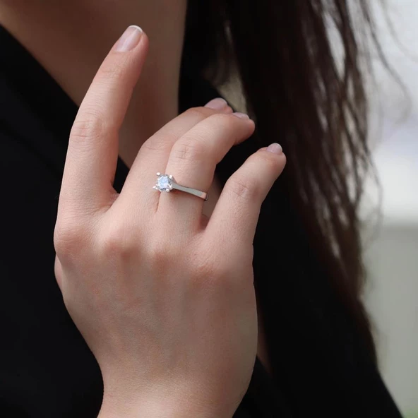 Starlight Diamond Yuvarlak Kesim Tek Taş Gümüş Yüzük - Resim 2
