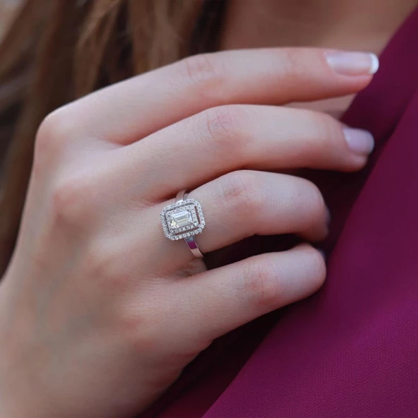 Halo 0,84 Karat Tek Taş Model Sky Diamond Yüzük