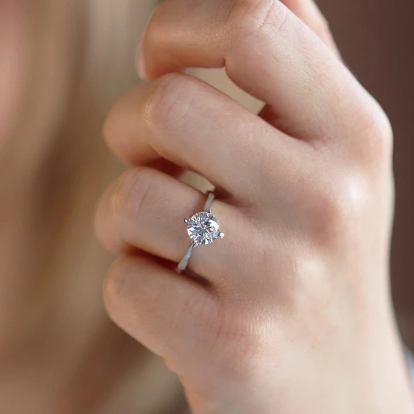 4 Tırnaklı Çapraz Model Tek Taş Starlight Diamond Gümüş Yüzük - Resim 3