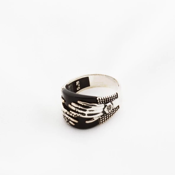 İskelet El Figürlü Onix Taşlı Karbon İşlemeli Erkek Gümüş Yüzük - Resim 2