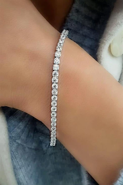 Pırlanta Parlaklığında Swarovski Zirconia Taşlı 925Ayar Gümüş Üzerine Beyaz Altın Kaplama Su Yolu Bileklik ürün görseli