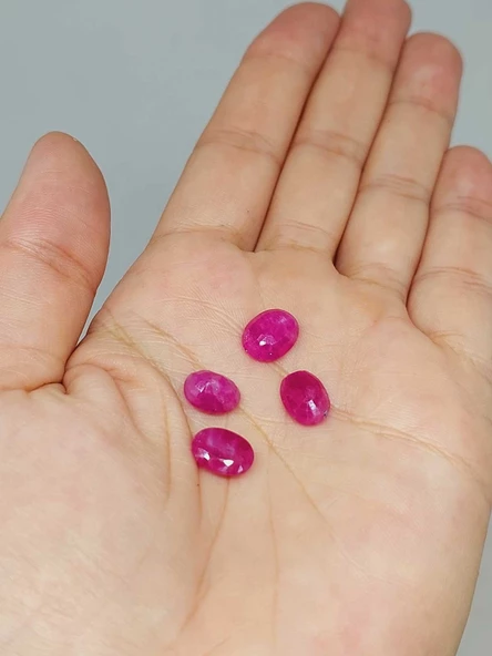 Yakut Taşı Oval Kesim (Ortalama 2.5 karat) (55604)