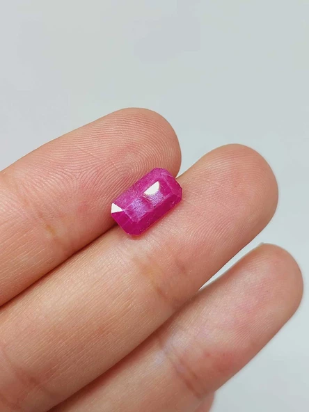 Yakut Taşı Baget Kesim (Ortalama 2.5 karat) (55608)