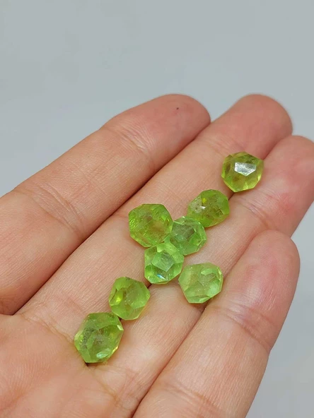Peridot (Zebercet) Taşı Otantik Doğal Kesim (Ortalama 3 karat) (55630) - Resim 2