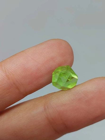 Peridot (Zebercet) Taşı Otantik Doğal Kesim (Ortalama 4 karat) (55634) - Resim 2