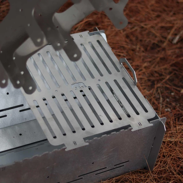Kamp Ayısı® GrillFish™ Katlanır Özel Kutulu 2mm Galvaniz Çelik Balık Izgaralı Mangal & Ateş Çukuru - 12