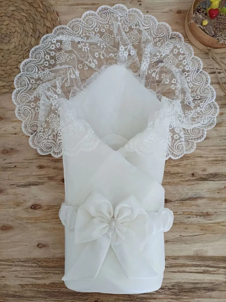 Yenidoğan Kumru İnci Fiyonk Kristal Parlak Duvaklı Kundak Bebek Battaniyesi Ekru ürün görseli