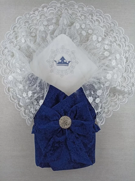 Yenidoğan Saray Kadife Taç Nakışlı İnci Fiyonklu Çift Dantel Duvak Trilüks Kundak Bebek Battaniyesi Lacivert ürün görseli