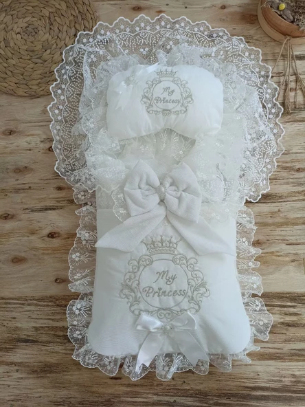 Yenidoğan Nil Taç Nakışlı Hayal Güpürlü Trilüks Kundak Bebek Battaniyesi 3lü Alt Açma Seti Bej ürün görseli