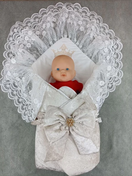 Yenidoğan Saray Kadife Taç Nakışlı İnci Fiyonklu Çift Dantel Duvak Trilüks Kundak Bebek Battaniyesi Vizon-ekru - Resim 2