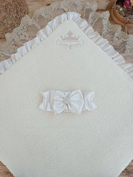 Yenidoğan Wool Yün Kumaş Taç Nakışlı Güpür Duvaklı Fiyonk Prizma Taş Unisex Kundak Bebek Battaniyesi Bej - Resim 3