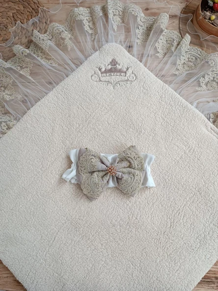 Yenidoğan Kuzulu Taç Nakış Güpürlü Fiyonklu Duvaklı Prizma Taş Unisex Kundak Bebek Battaniyesi Bej - Resim 5