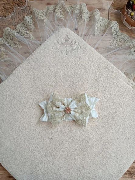 Yenidoğan Kuzulu Taç Nakış Güpürlü Fiyonklu Duvaklı Prizma Taş Unisex Kundak Bebek Battaniyesi Ekru - Resim 4