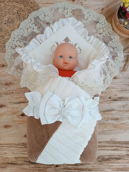 Yenidoğan Wool Yün Kumaş Taç Nakışlı Güpür Duvaklı Fiyonk Prizma Taş Unisex Kundak Bebek Battaniyesi Kahverengi - Resim 2