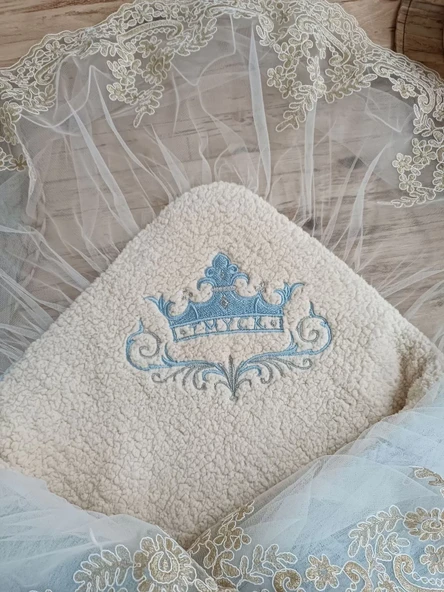 Yenidoğan Kuzulu Taç Nakış Güpürlü Fiyonklu Duvaklı Prizma Taş Unisex Kundak Bebek Battaniyesi Mavi - Resim 6