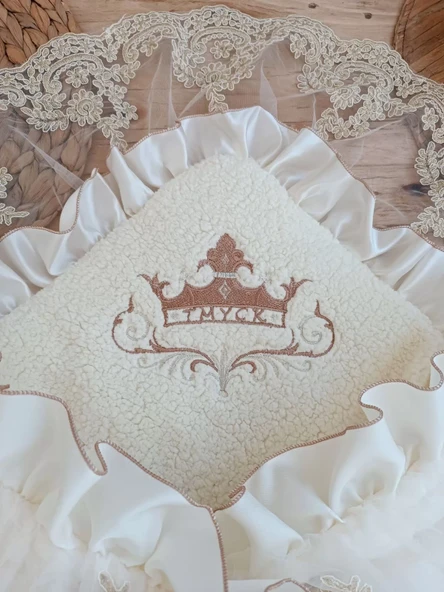 Yenidoğan Wool Yün Kumaş Taç Nakışlı Güpür Duvaklı Fiyonk Prizma Taş Unisex Kundak Bebek Battaniyesi Kahverengi - Resim 7