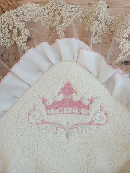 Yenidoğan Wool Yün Kumaş Taç Nakışlı Güpür Duvaklı Fiyonk Prizma Taş Unisex Kundak Bebek Battaniyesi Pembe - Resim 6