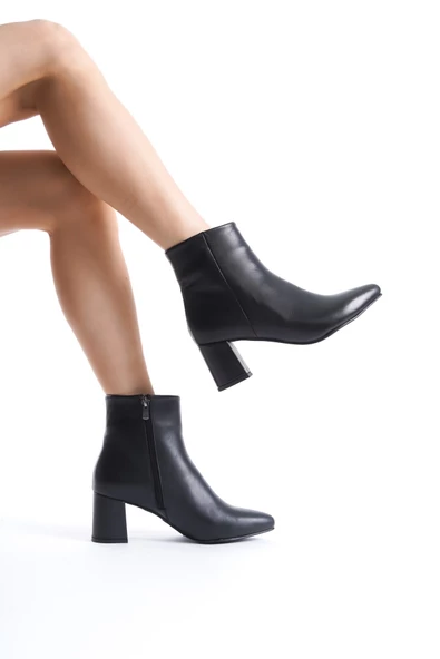 Aylan Hakiki Deri Siyah Kalın Topuklu Sivri Burun Bot