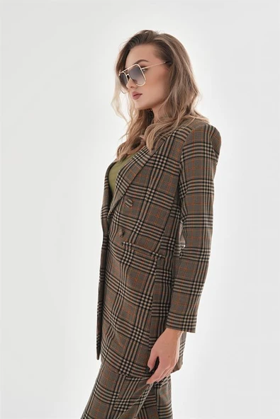 Omuzları Vatkalı Önü Çıtçıtlı Ekose Blazer Ceket - Vizon - Resim 4